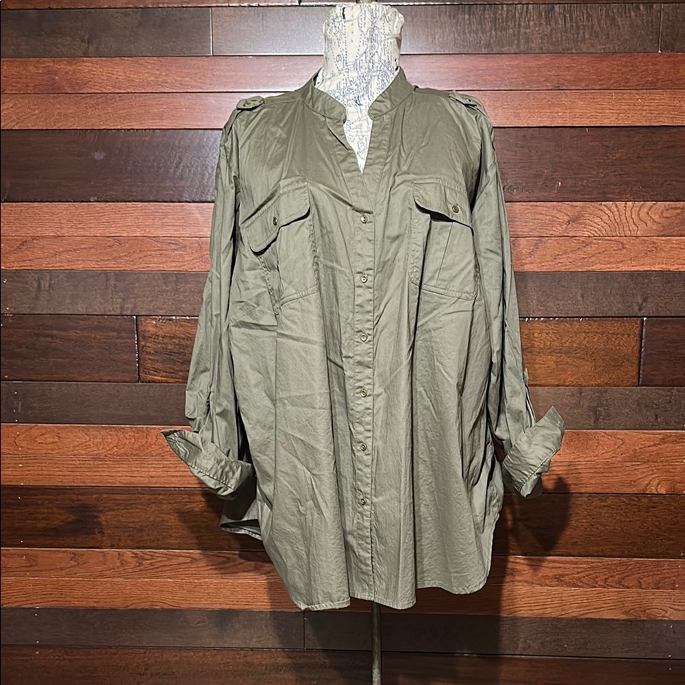 NWOT Hester & Orchard Olive Green Button Down Shirt